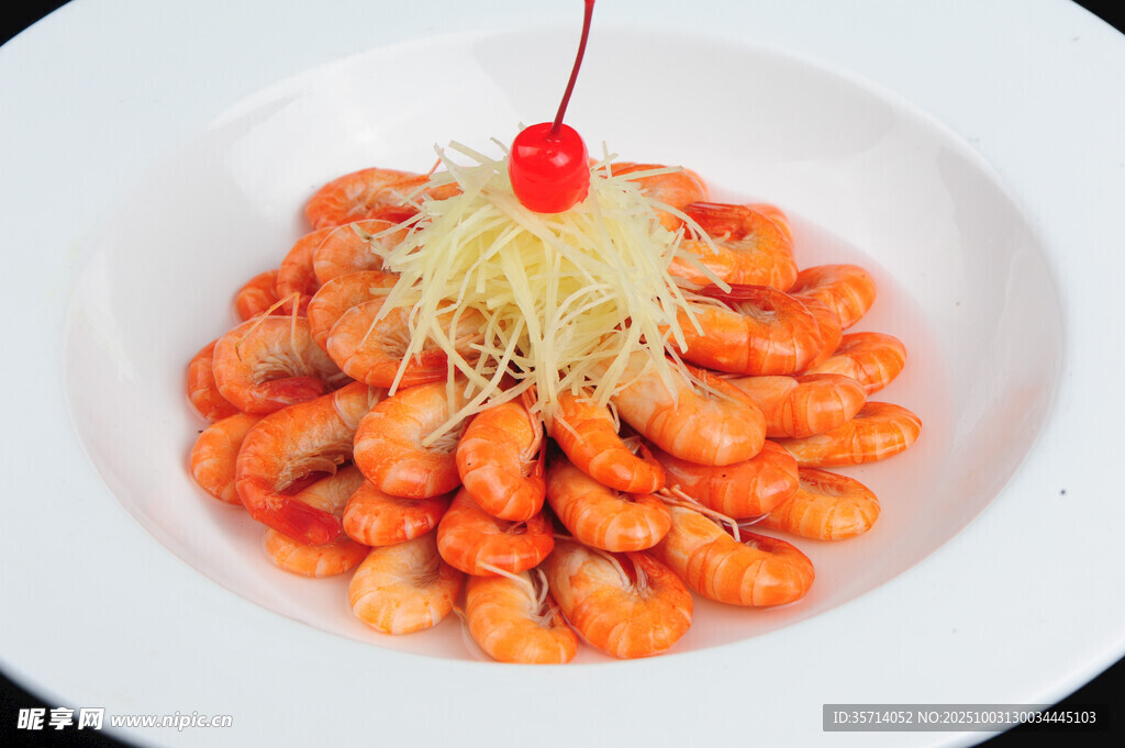 櫻桃點(diǎn)綴的蝦仁美食