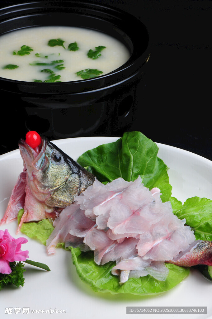 精致擺盤的特色生魚片料理