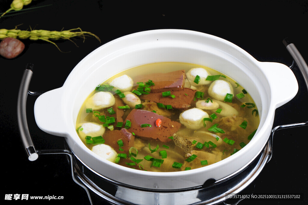 美味砂鍋丸子蔬菜湯