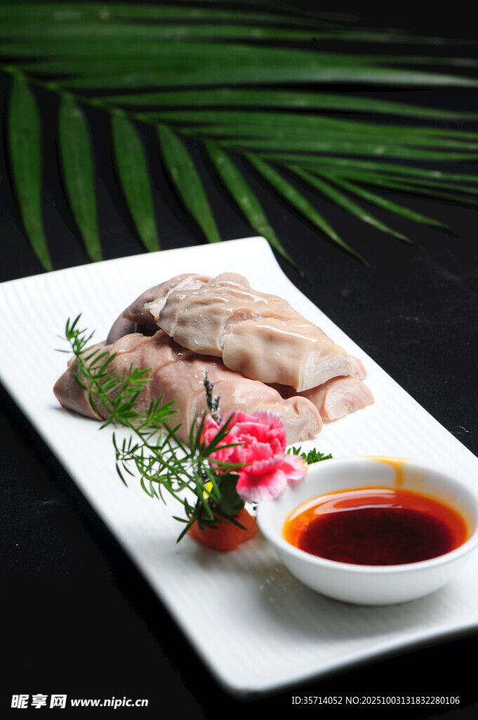 白盤鹵味配蘸料精致擺盤