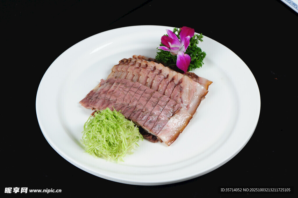 精致擺盤的美味醬牛肉