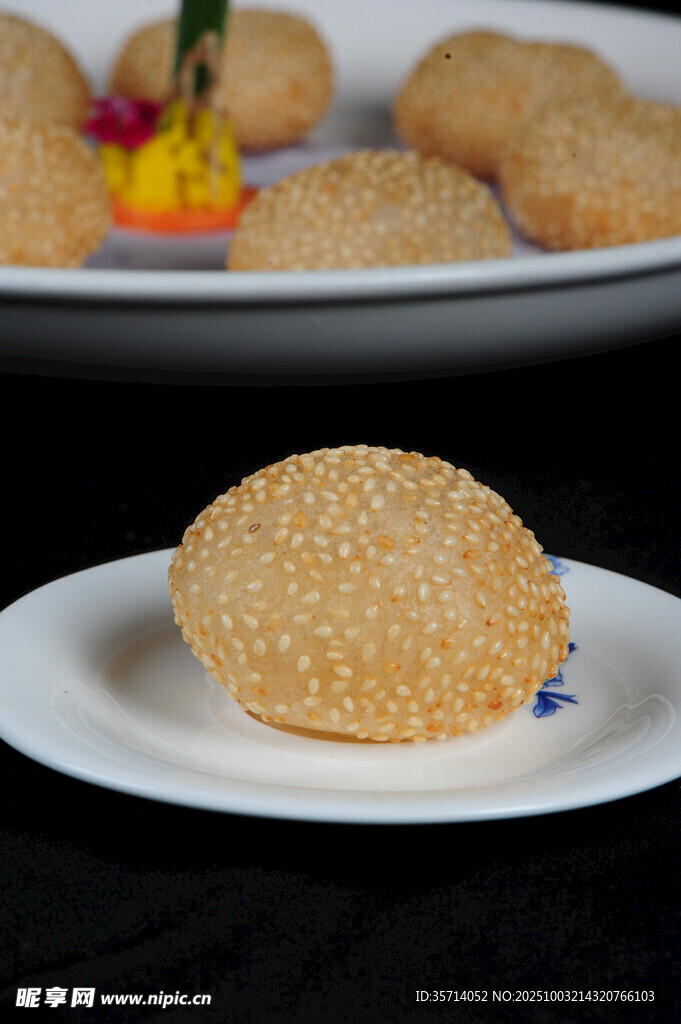 芝麻點(diǎn)綴的美味傳統(tǒng)點(diǎn)心