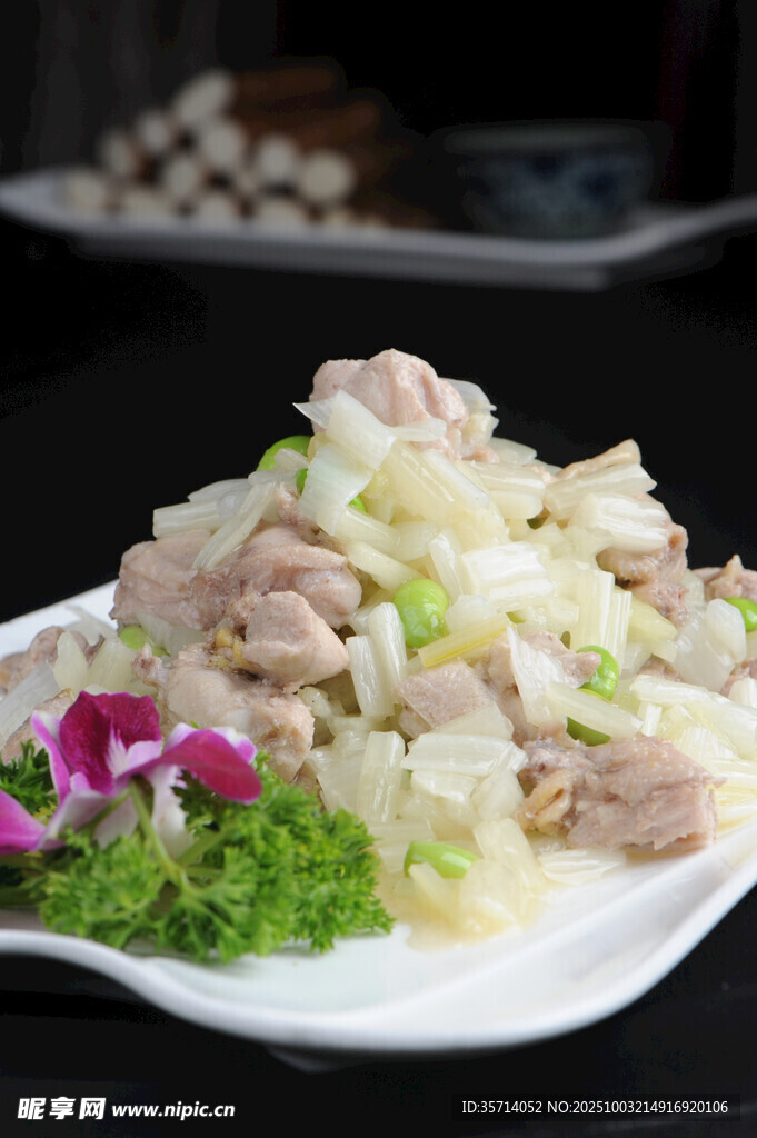 美味涼拌雞肉蔬菜拼盤