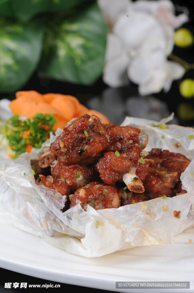 美味油炸肉丸擺盤精致