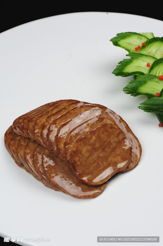醬牛肉配翠綠黃瓜