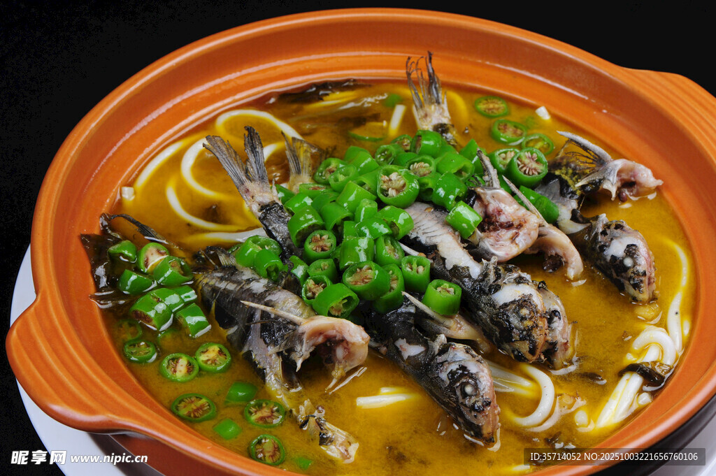 黃燜泥鰍砂鍋美食