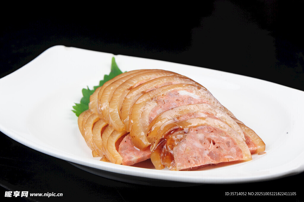 美味切片火腿擺于盤中