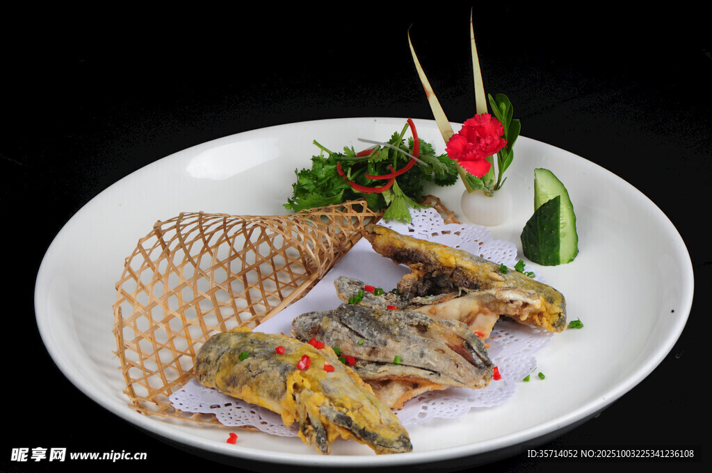 精致擺盤的特色煎魚嘴料理