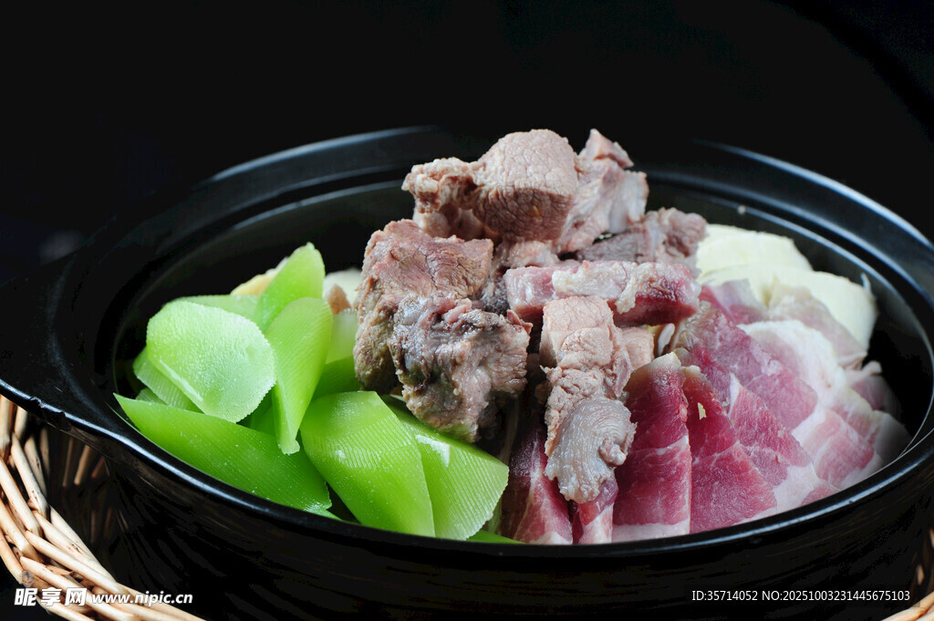 砂鍋葷素食材燉煮美食