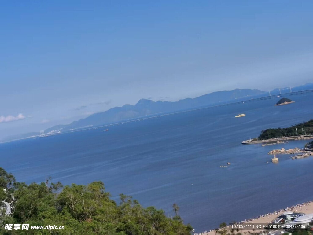 俯瞰碧海綠樹沙灘島嶼大橋