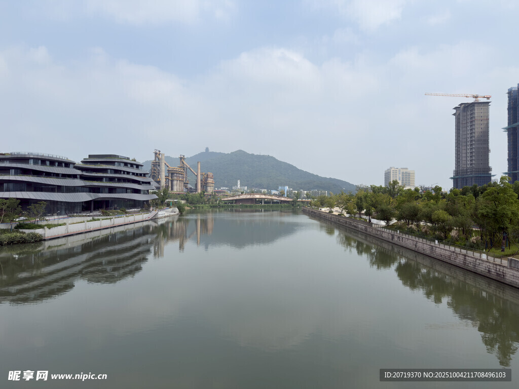 城市河畔風光