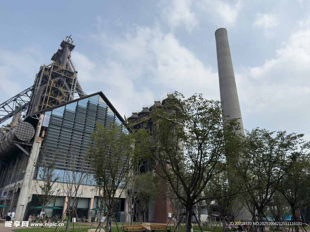 現(xiàn)代建筑與工業(yè)遺跡景觀