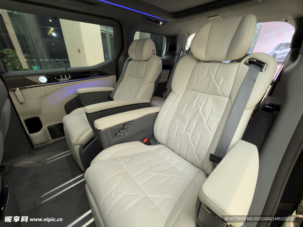 豪華汽車舒適內(nèi)飾座椅展示