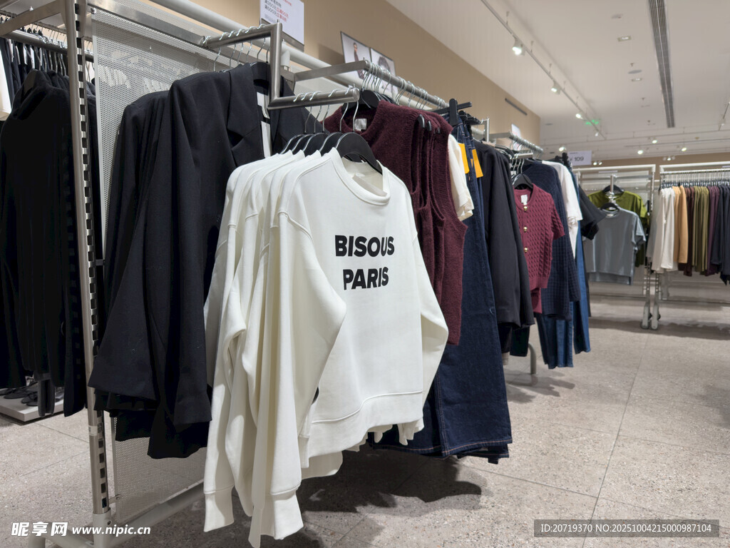 時(shí)尚服裝店陳列展示