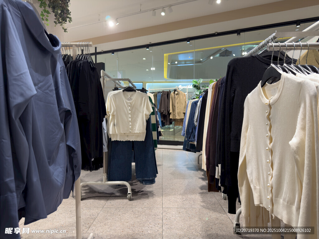 時(shí)尚服裝店內(nèi)部陳列展示