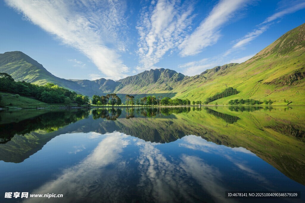 湖光山色的自然美景