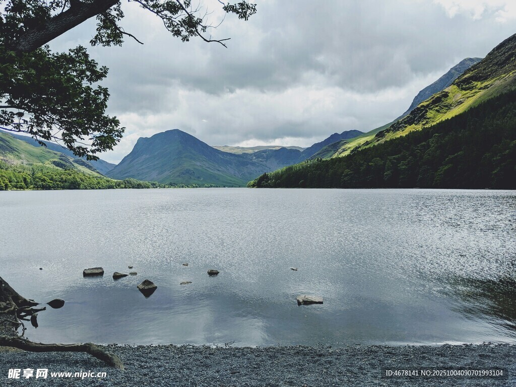 寧靜山水湖景自然風光