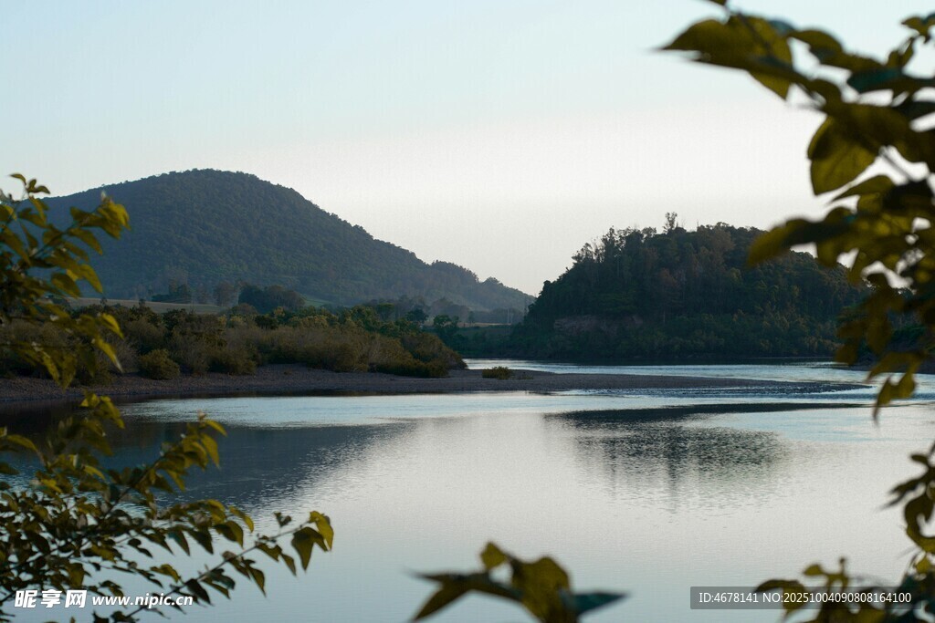 寧靜山水湖景自然風(fēng)光圖