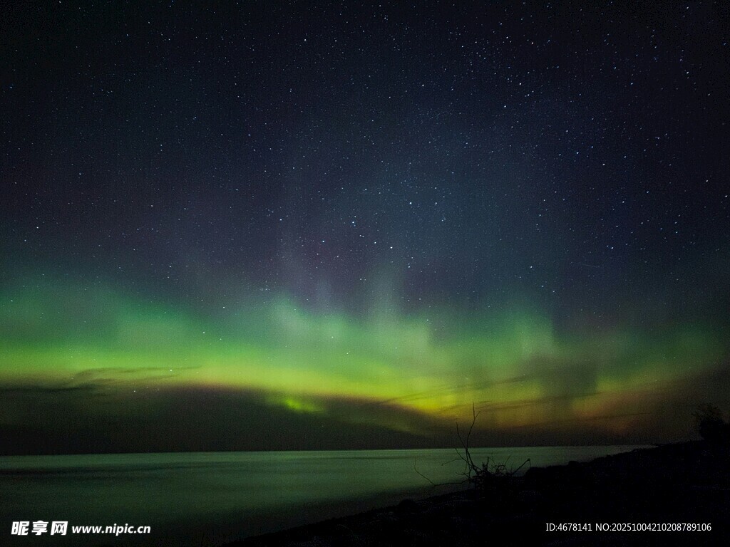 夜空中絢爛的極光美景