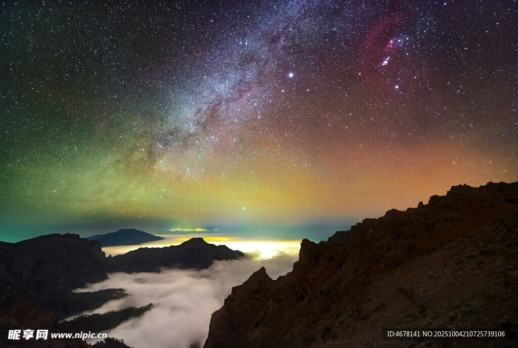 山間壯麗星空云海美景