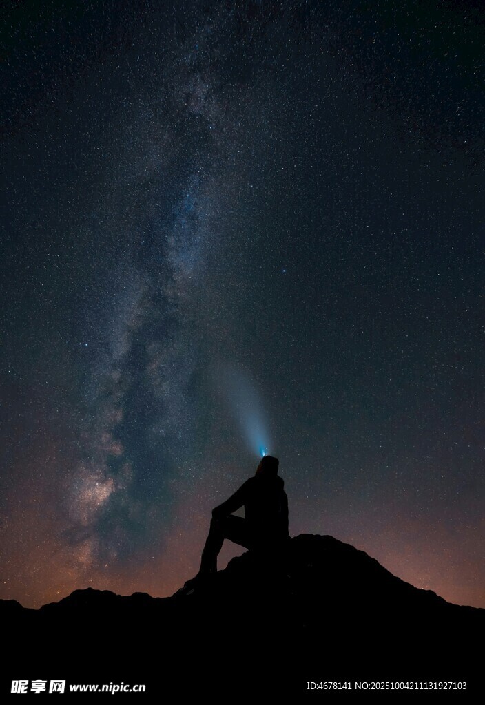 星空下的孤獨守望者