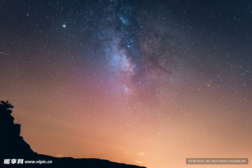 星空下的壯麗山景