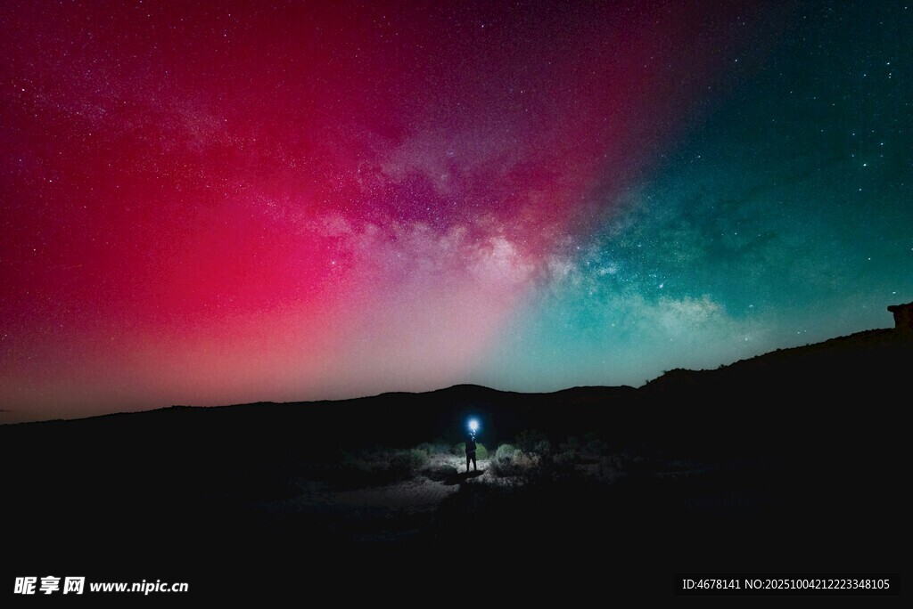 夢(mèng)幻極光下的靜謐曠野