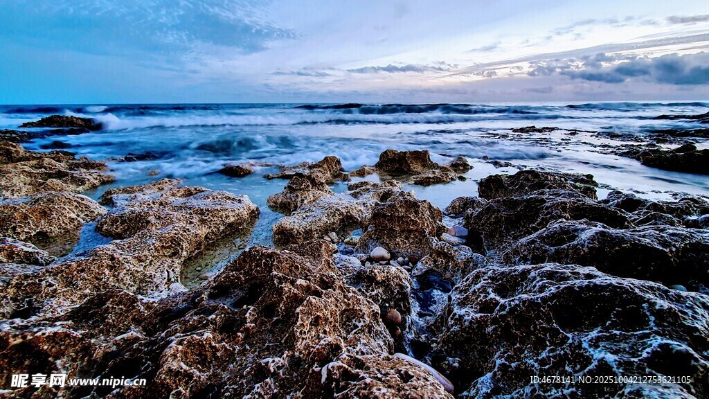 海邊礁石美景
