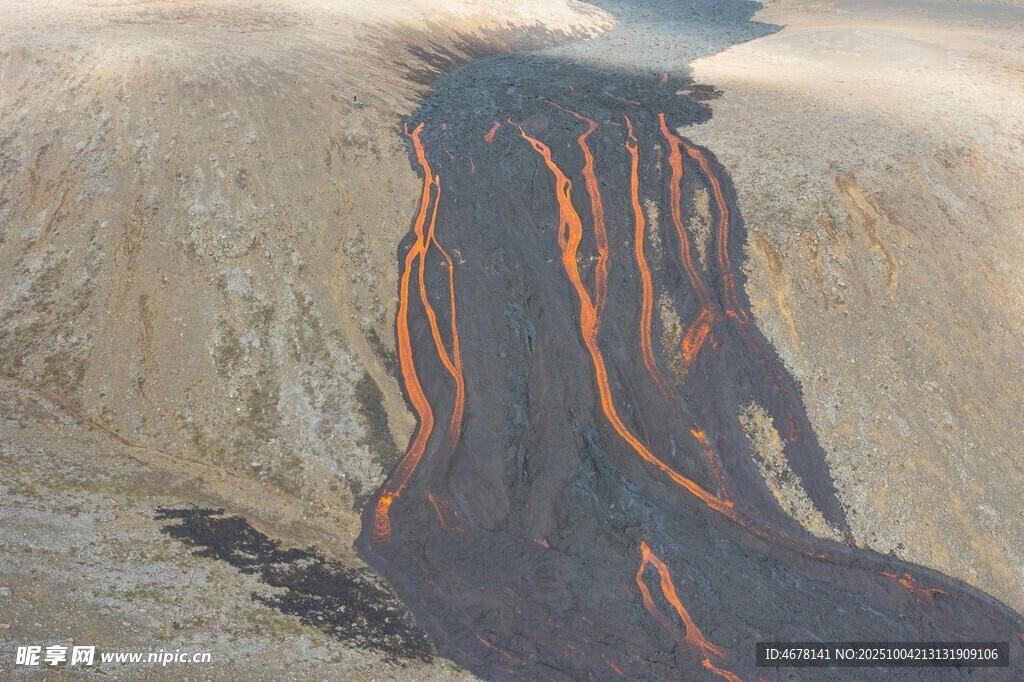 火山噴發(fā)壯觀景象