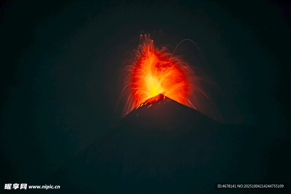 火山爆發(fā)的熾熱瞬間
