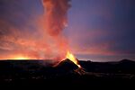 火山噴發(fā)的壯麗黃昏景象