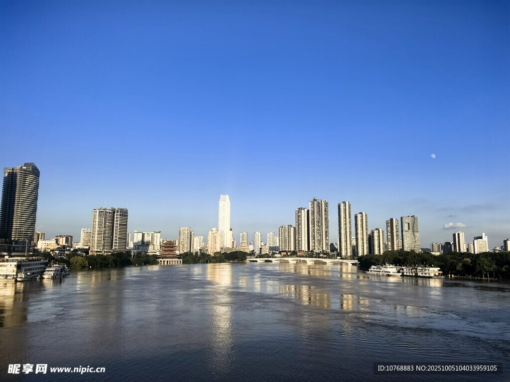 城市河畔風光