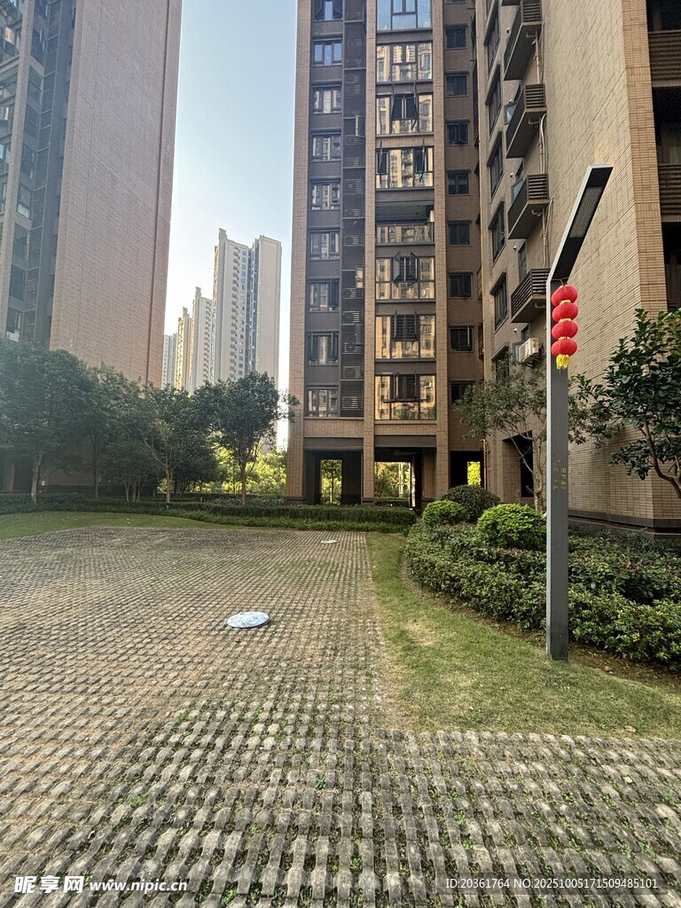 小區(qū)內(nèi)的空曠休閑區(qū)域