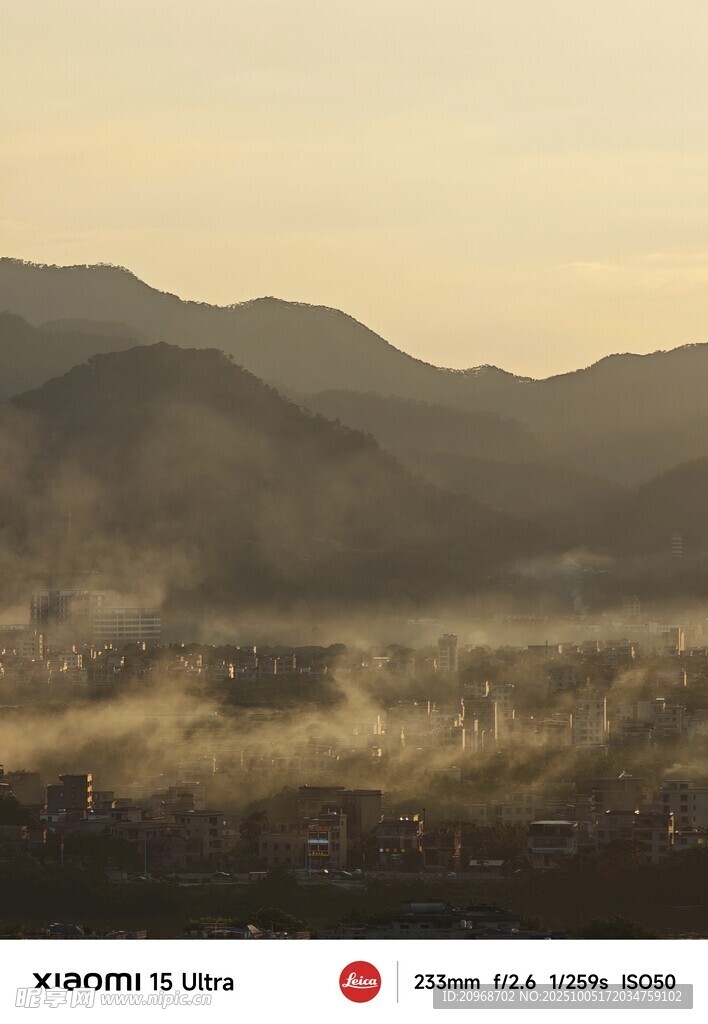 傍晚的煙火氣燒烤的煙霧