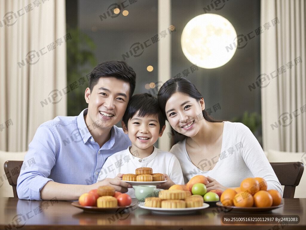 月滿中秋 詩(shī)情畫意  一家三口