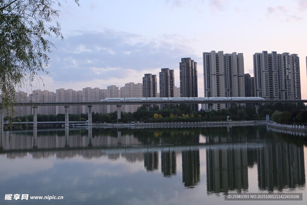 湖畔高樓