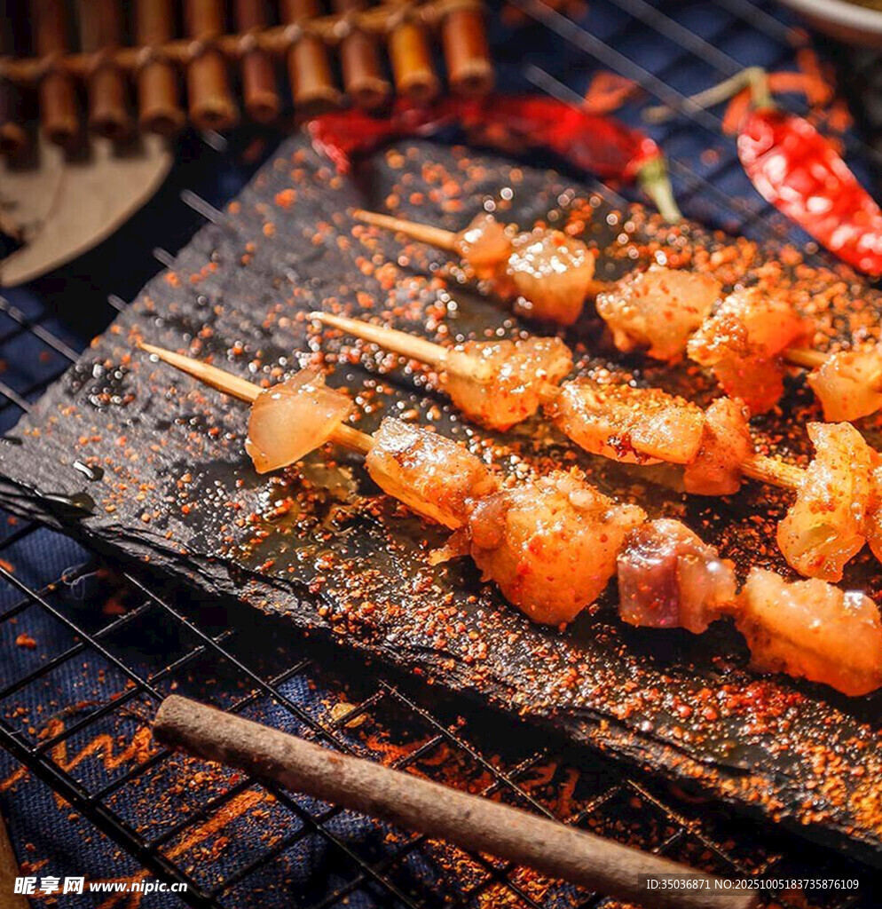 烤架上的美味鮮蝦串