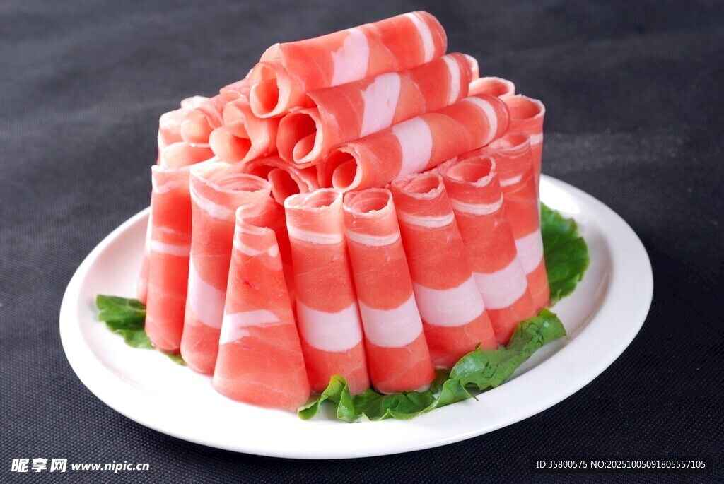 精美擺盤的鮮嫩牛肉卷