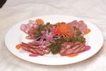 美味多樣的肉類拼盤