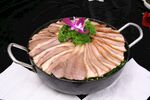 精美擺盤(pán)的特色肉片火鍋