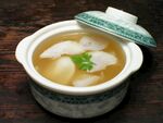 蓋碗盛的美味山藥湯