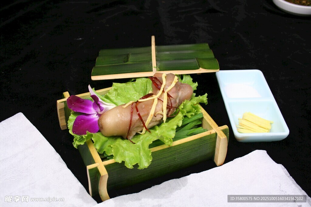 精致竹制容器裝特色美食