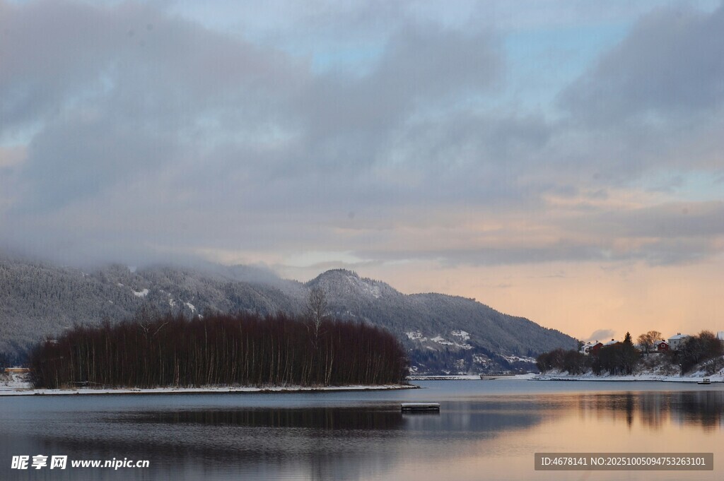 湖畔黃昏美景