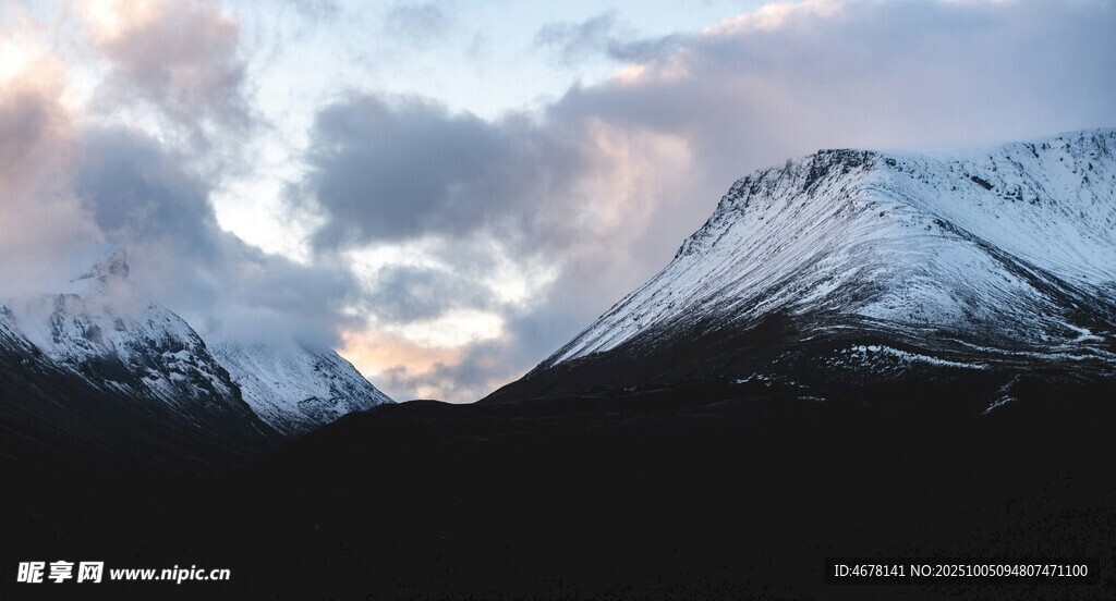 雪山暮色