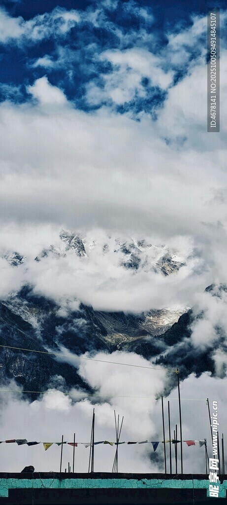 雪山云海壯麗景觀