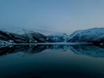 寧?kù)o湖景與雪山倒影
