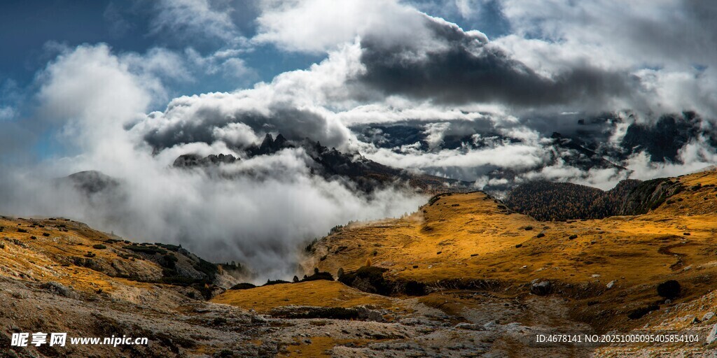 壯麗雪山下的多彩山地景觀