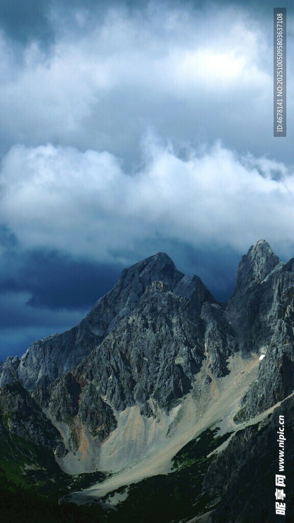 壯麗山景與云海奇觀