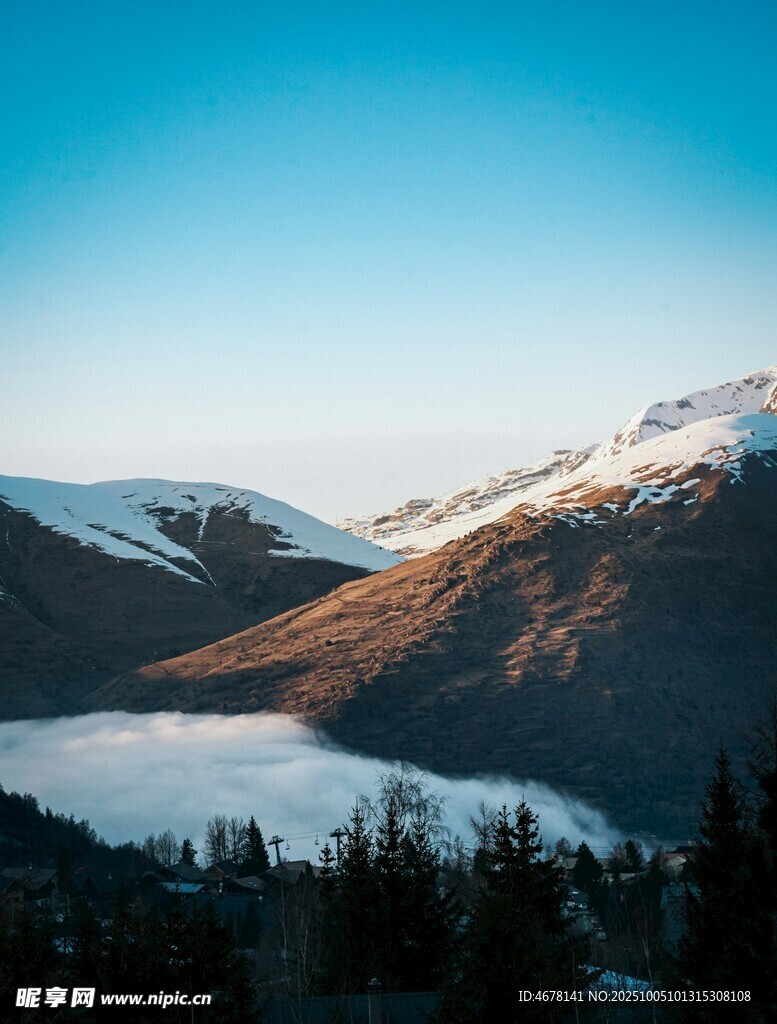 雪山湖泊森林的壯美風(fēng)光