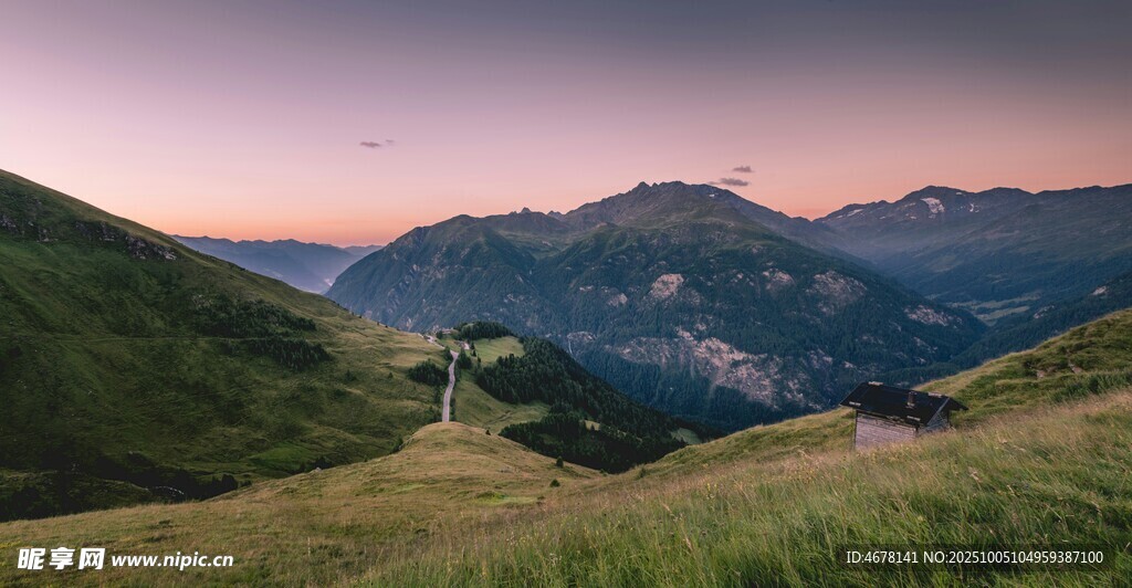 山間暮色美景